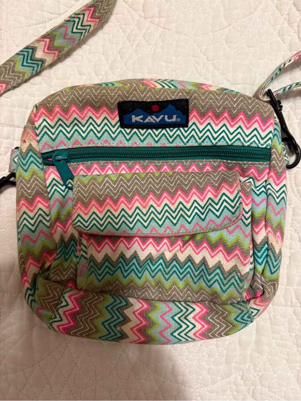 Kavu Zigzag Crossbody in Pink, Teal & Tan